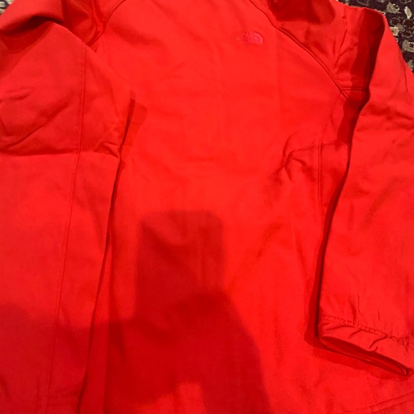 Like new women the north face red jacket - Picture 5 of 7
